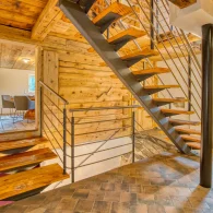 immobilienfoto interieur chalet mit treppe